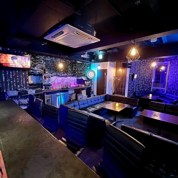 ★ 3rd floor [Counter, table and sofa seats in a calm and stylish space] [Reservable from 8 people]! Karaoke and darts are free! OK Equipped with a large screen for kpop screenings, birthday parties, girls' night out, and other parties!