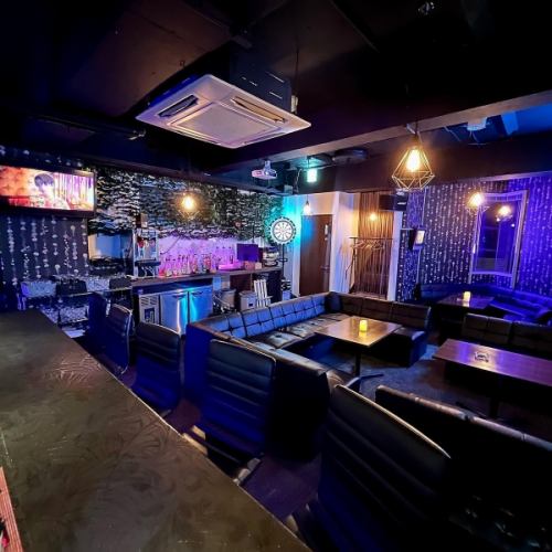 <p>★ 3rd floor [Counter, table and sofa seats in a calm and stylish space] [Reservable from 8 people]! Karaoke and darts are free! OK Equipped with a large screen for kpop screenings, birthday parties, girls&#39; night out, and other parties!</p>