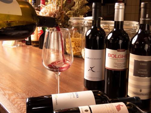 お料理に合わせ豊富なワインをご用意。