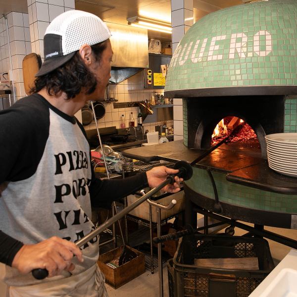 ≪薪釜で焼き上げたピザに特化≫本場で修業したオーナーの焼き上げるピッツァ