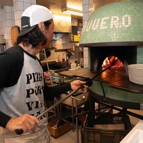 ≪薪釜で焼き上げたピザに特化≫本場で修業したオーナーの焼き上げるピッツァ