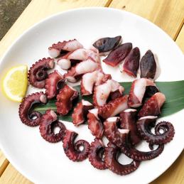 Whole grilled Izumi octopus
