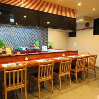 At the counter seat, which is also the special seat of regulars, you can enjoy a conversation with the chef because it is an open kitchen ◎ Why not enjoy the finest sushi after work return or after drinking party?