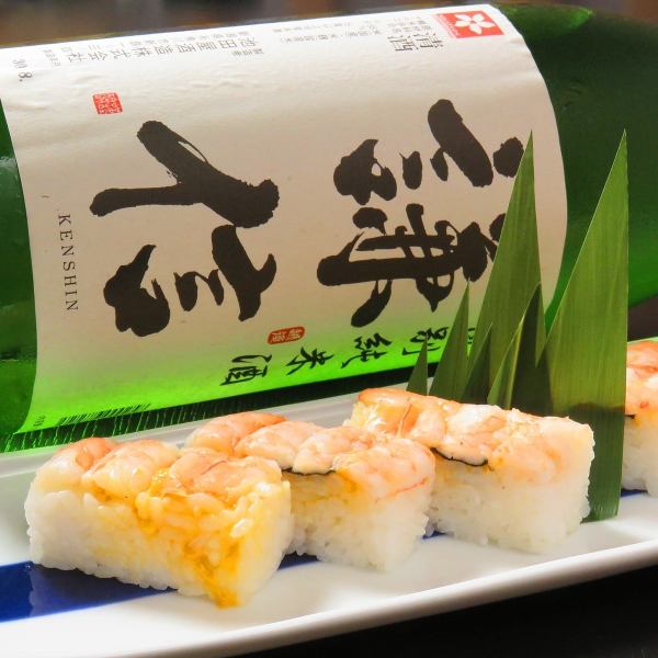 ゆらりに来たら一度は食べて頂きたい自慢の逸品◎『海老とウニの押し寿司』