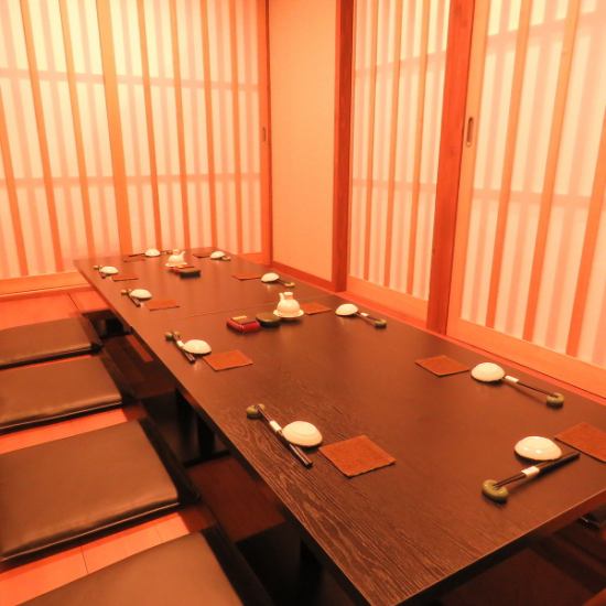 最多可容納 32 人，在完全私人的房間裡享用美味的日本料理...