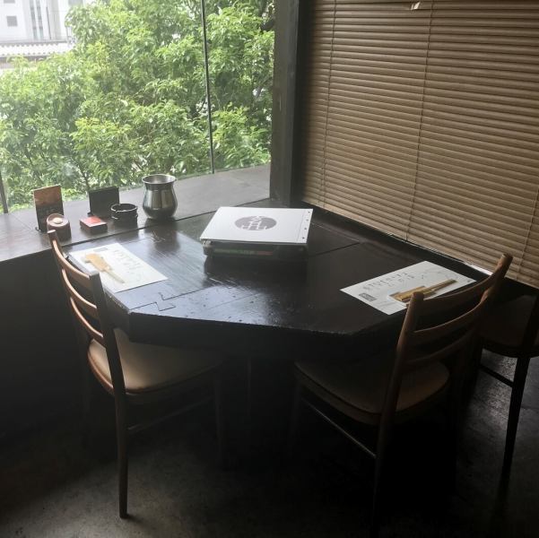 ～全席【半個室】のプライベート空間～2名様用の個室は趣たっぷり♪落ち着いてお食事いただける半個室は、デートにもぴったりです。