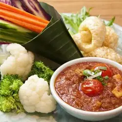 彩野菜とトマト風味の肉味噌ディップ