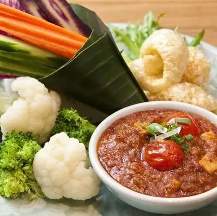 彩野菜とトマト風味の肉味噌ディップ