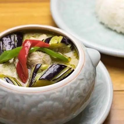 鶏肉と茄子のグリーンカレー　ジャスミンライス付