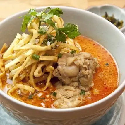 【濃厚スープ】カオソイ◆チェンマイを代表するチキンカレーヌードル