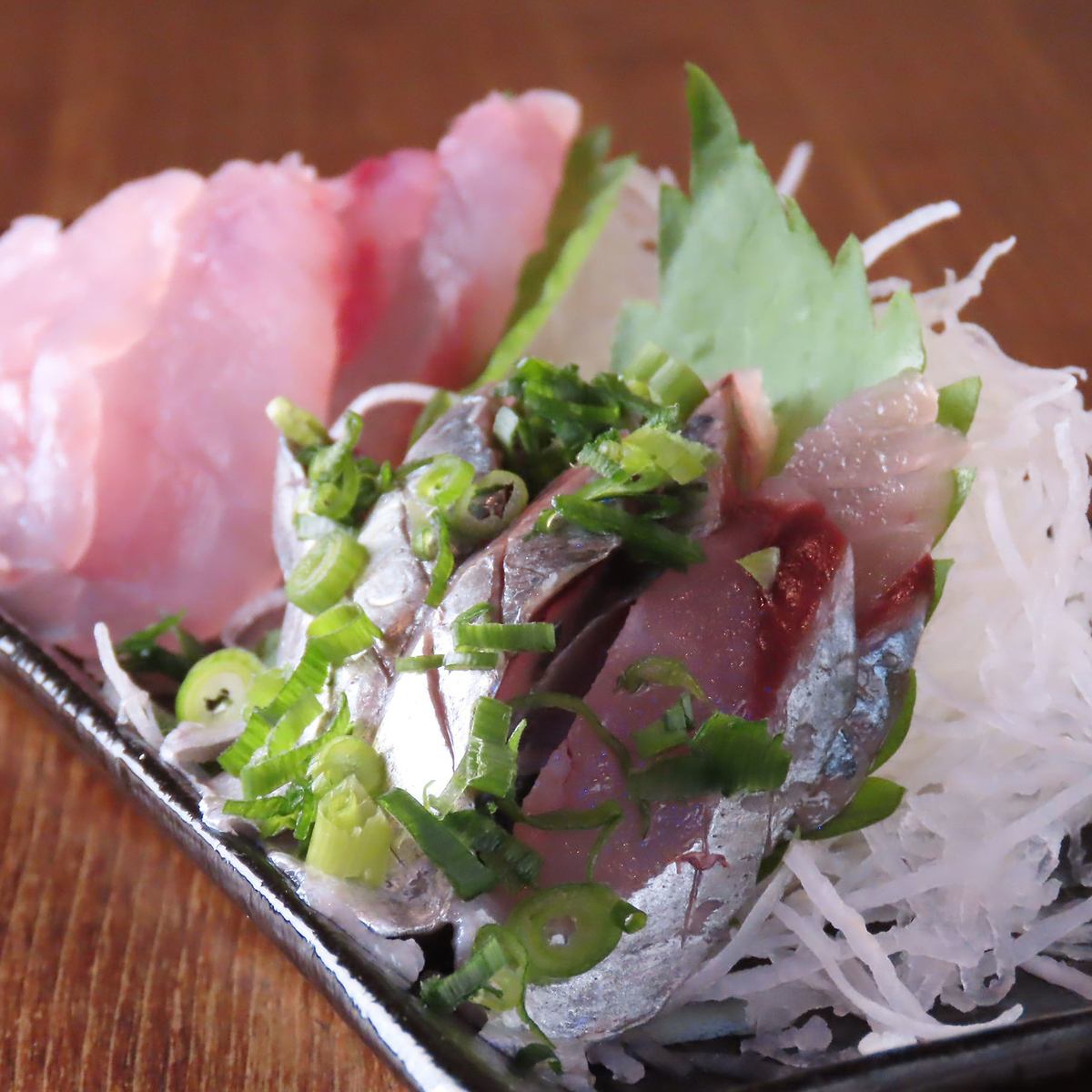 新鮮刺身と３０種類もの焼酎のマリアージュ！駅チカ和食海鮮居酒屋