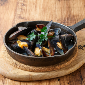 Live mussels steamed in white wine