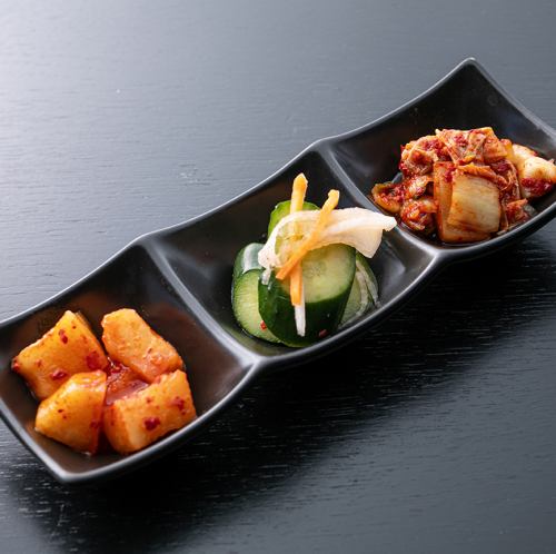 Assortment of 3 types of kimchi (Chinese cabbage, cucumber, kakuteki) *Can be ordered individually