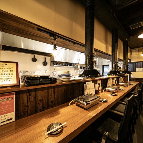 A counter where you can enjoy your meal while chatting with the staff!