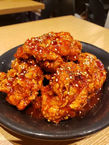 自家製甘辛ソースが決め手!ドダムの【ヤンニョムチキン】4ピース