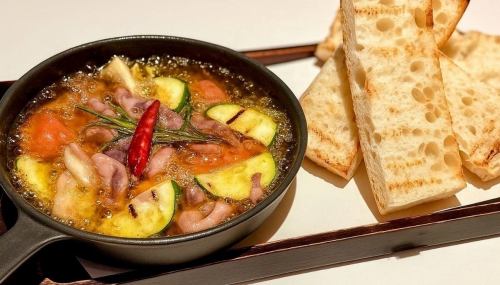 時令海鮮和蔬菜的蒜蓉味