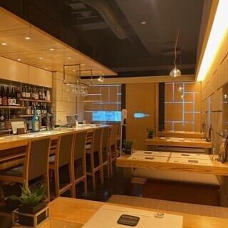 The restaurant has four tables that can seat four people each, as well as ten counter seats with a pleasant atmosphere.You can enjoy meals with groups or families at the table seats, or casually dine alone at the counter seats.We strive to provide a comfortable space and warm service so that our guests can have a relaxing time.