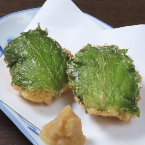 注文後に練り上げる。自慢の自家製さつま揚げ