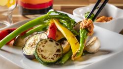 季節の野菜ディップ~パプリカとナッツのソース~