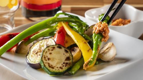 季節の野菜ディップ～パプリカとナッツのソース～