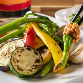 【女子会4000円コース】種類豊富なアラカルト、自家製スイーツ盛