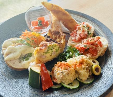 飲み放題＆大皿アラカルトお得６０００円プラン！