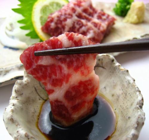 You can enjoy horse sashimi at lunch!