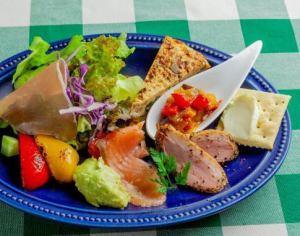 Appetizer and salad platter