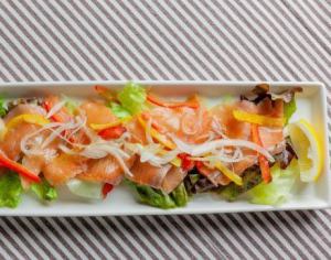 Smoked salmon carpaccio