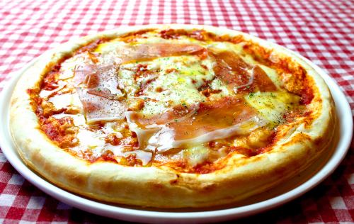 Ham and Mozzarella Pizza
