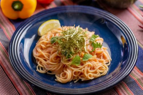 Spaghetti with plump shrimp and cod roe or cod roe