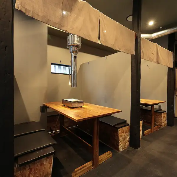 "Let's have yakiniku (Japanese barbecue) today.""It's a local yakiniku restaurant in Shinmachi that you can drop into on a whim on a day like that."Enjoy delicious meat and drinks in a relaxed atmosphere.Perfect for shopping in Shinsaibashi or for a meal after work.