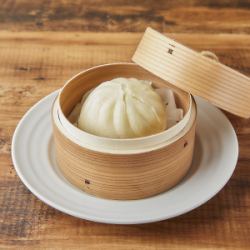 Steamed meat bun