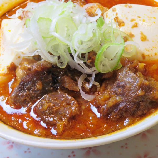 Our restaurant is very popular! The spicy beef stew stew that has changed a bit is simple, but it is rich and repeats repeatedly! 530 yen