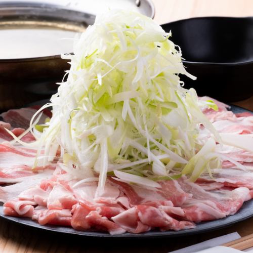 [Seasonal vegetables] Enjoy Itoshima green onions and black pork.If you want to eat authentic green onion shabu-nabe, please come to our store.