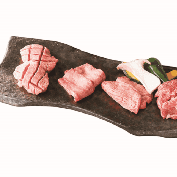 奢侈享受牛舌各个部位的一道菜，1块牛舌含税3,600日元
