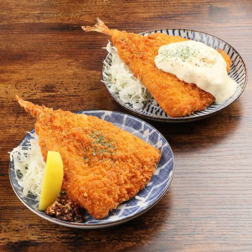 衣サクじゅわー♪大きなアジフライ！食べる醤油レモンか王道のタルタルか！どっちもおすすめ♪