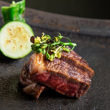 Teppanyaki dishes and meat a la carte dishes where you can enjoy domestic Japanese black beef.