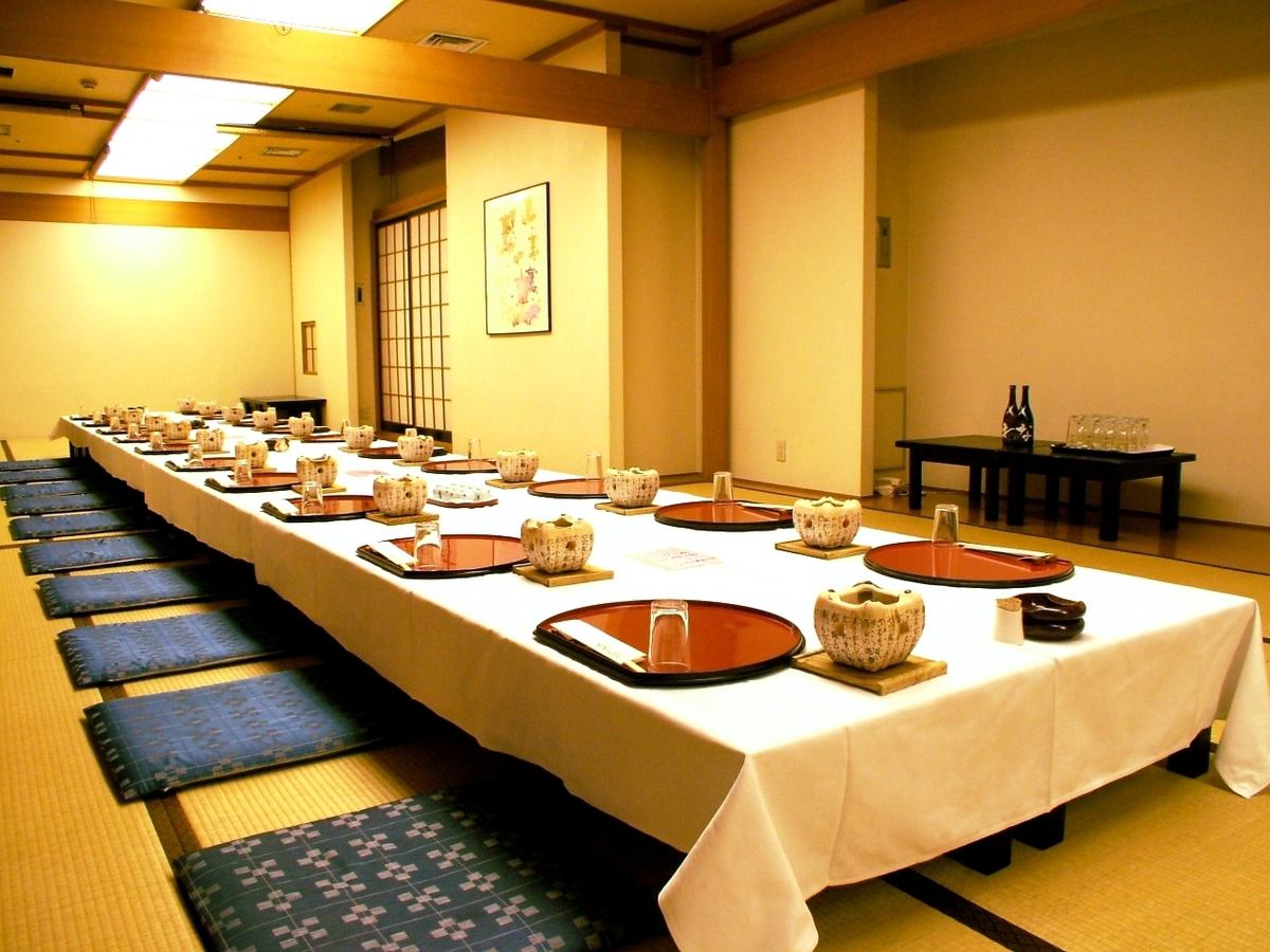 ホテル内の和風完全個室で味わう和食割烹。テーブル席もあります