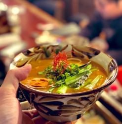 おでん出汁香るコク深いカレーうどん