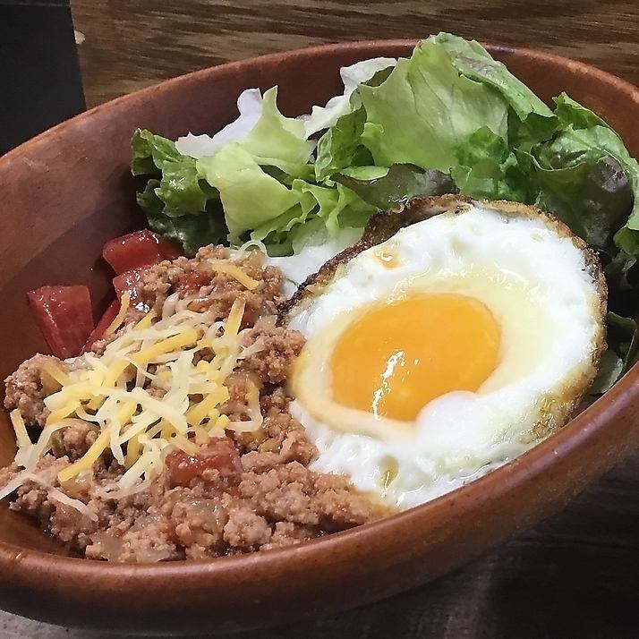大人気のセルフ飲み放題♪絶品沖縄料理居酒屋です!