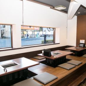 The sunken kotatsu seats where you can stretch your legs are perfect for banquets! Even for small children.