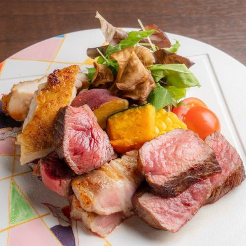 道産の厳選肉を炭火で豪快に焼き上げ、肉本来の旨さを堪能。