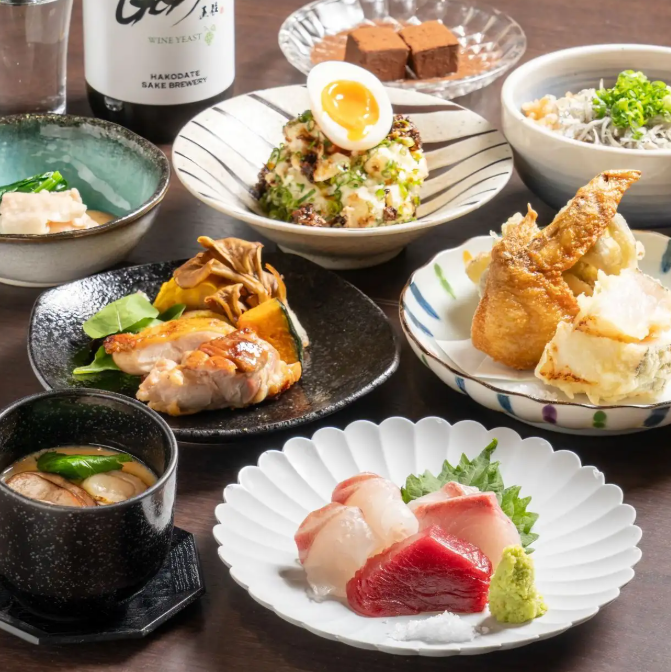 旬の鮮魚や食べ応えのある肉料理などをご提供しております。