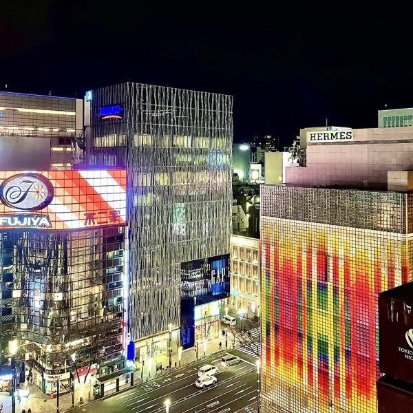 【お食事の後の夜カフェ利用も人気◎】一面ガラス張りの窓側席からは銀座の景色が一望できます。人気の窓際席はご予約必須。飲み放題コースも90分3980円～ご用意しておりますので、0次会や2次会でも大歓迎です。