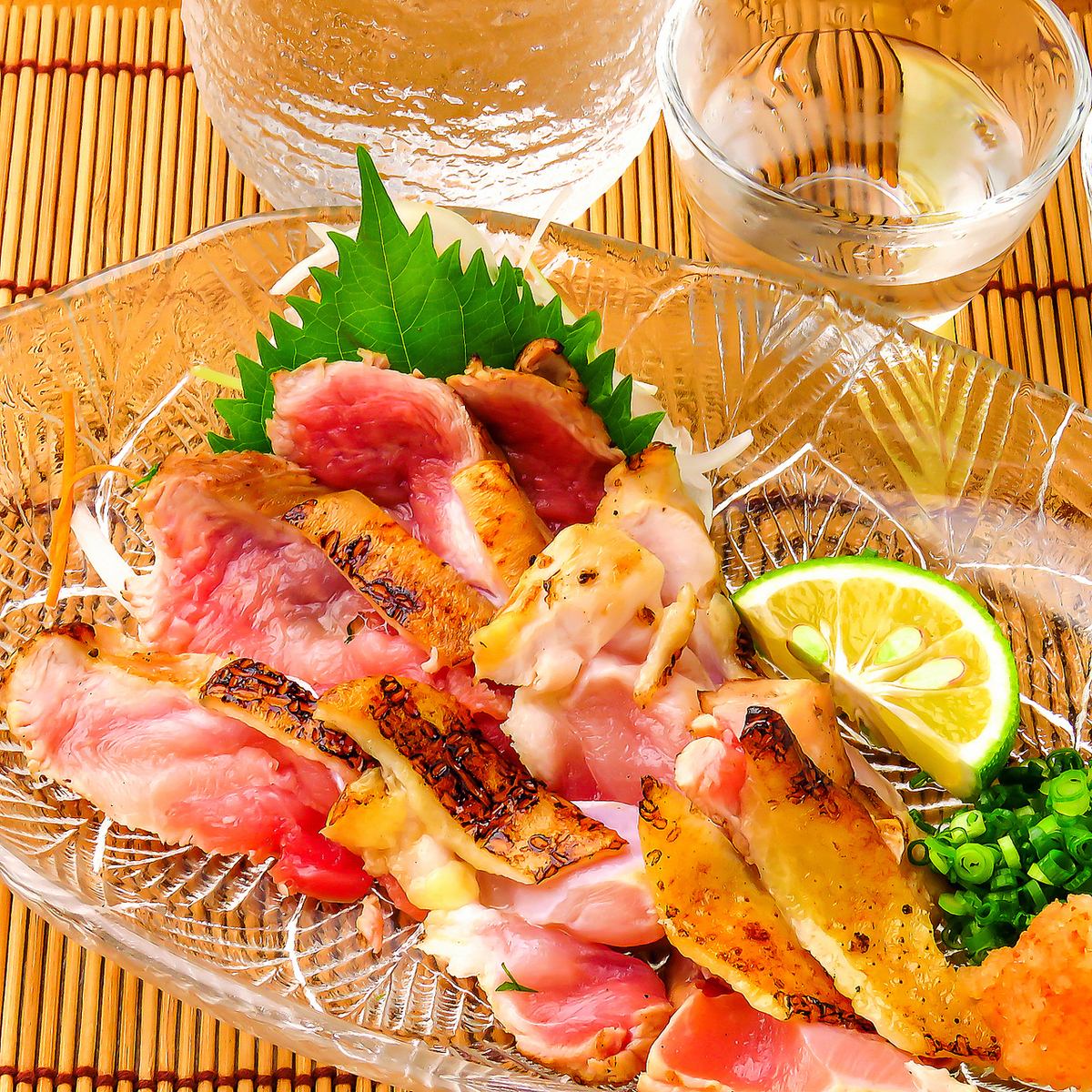 名物「地鶏のたたき」と「炭火の焼き鳥」　肉質、旨味は圧巻