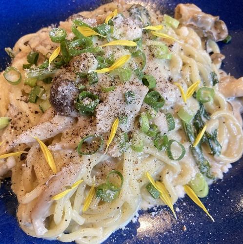 Hiroshima oysters and four kinds of mushrooms in a yuzu pepper cream sauce