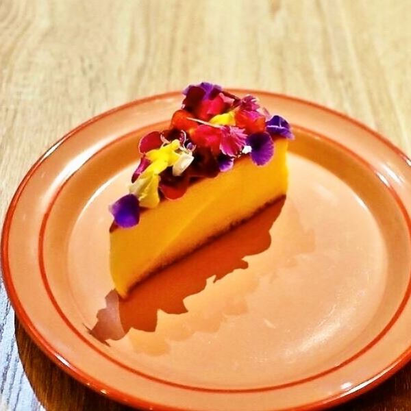 可愛らしい見た目のお花のチーズケーキ　638円（税抜）