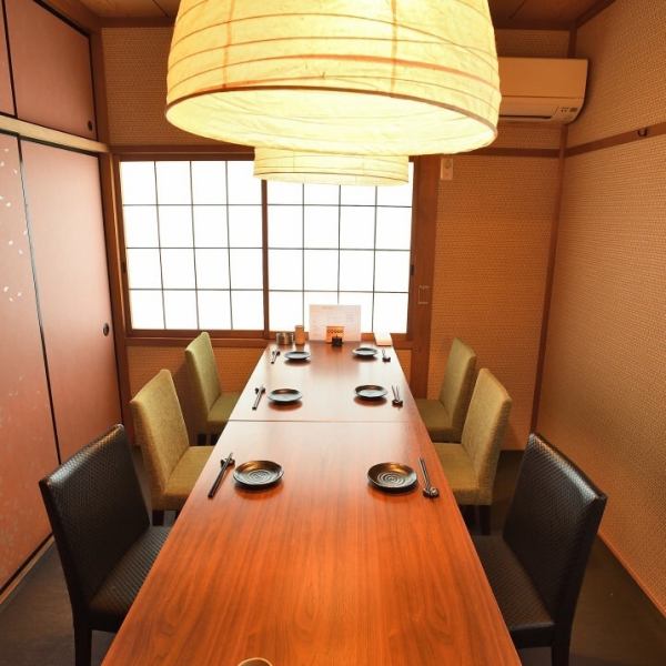 ８名様用の個室は、６名様用の半個室との扉を開け放ってつなげることができます。小／中規模の宴会や会社の歓送迎会などに対応可能☆お気軽にお問い合わせ下さい♪