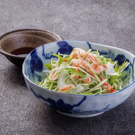 桜えびと新玉ねぎのサラダ